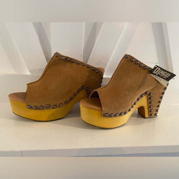 dingo Shoes - NWT Dingo Womens Peace N' Love Peep Toe Mule Clogs  Casual no Box size 9 Leather